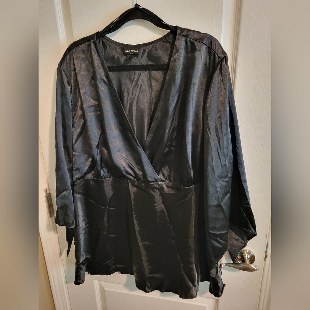 Lane Bryant 26/28 satin like cross over blouse